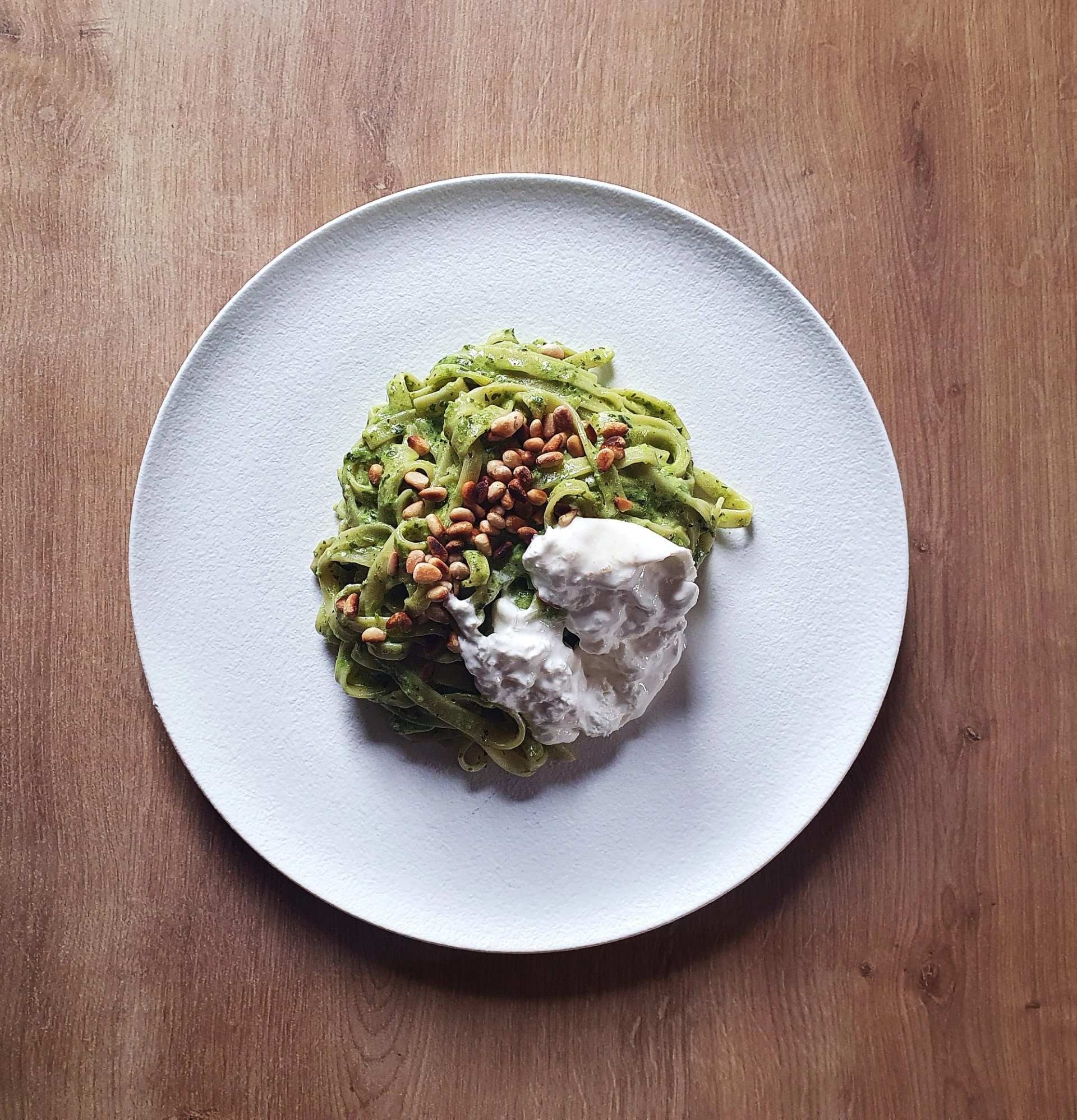 Makaron, z pesto pietruszkowym (z cytryną!) i burratą