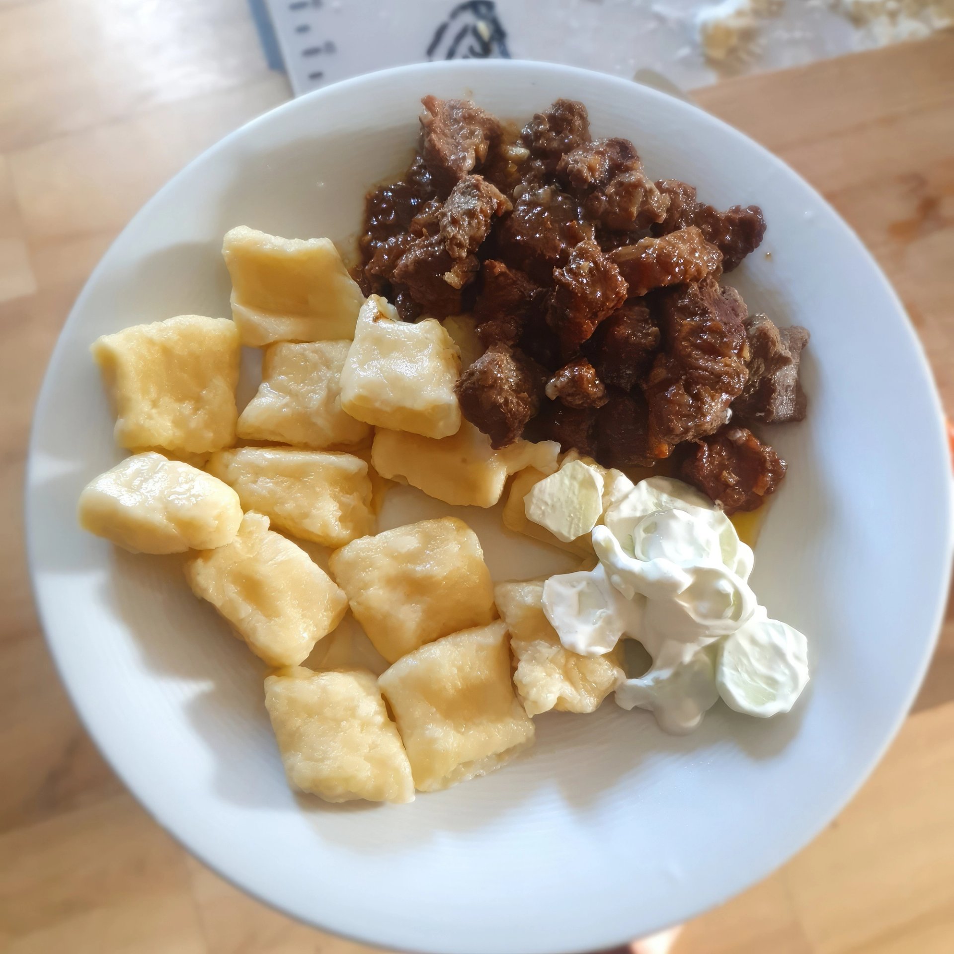 Kopytka z gulaszem i mizerią - niedziela 🙂 Kopytka z gulaszem i mizerią - niedziela 🙂