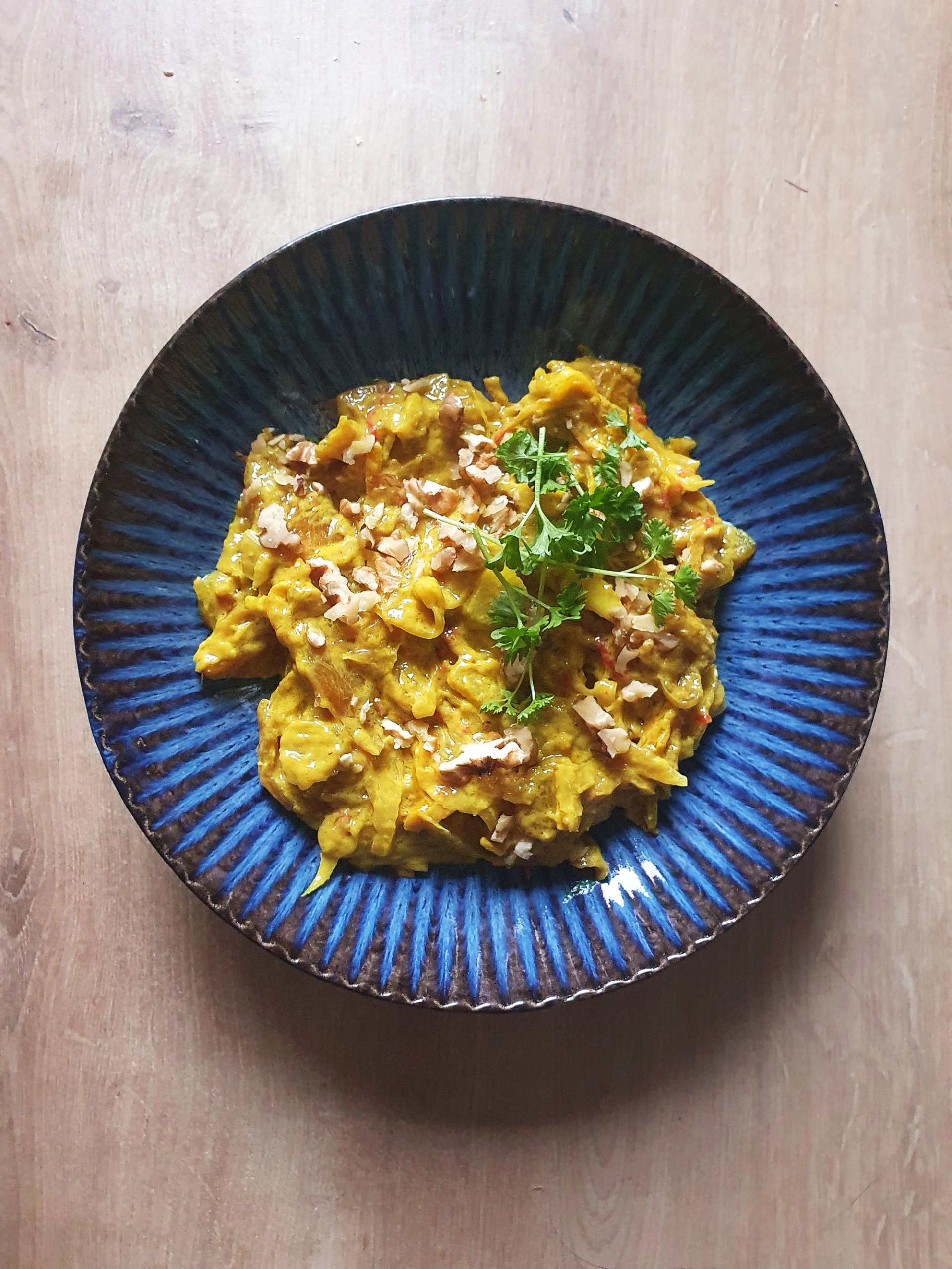 Curry - koper włoski z mango i orzechami włoskimi