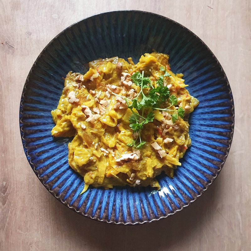 Curry - koper włoski z mango i orzechami włoskimi Curry - koper włoski z mango i orzechami włoskimi
