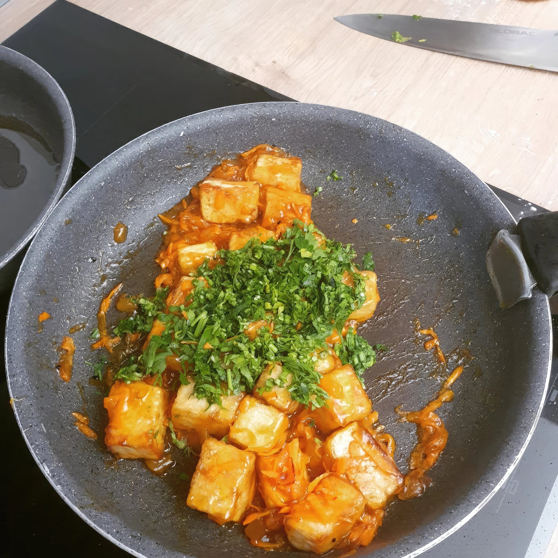 Tofu w mące i sosie orzechowym Tofu w mące i sosie orzechowym