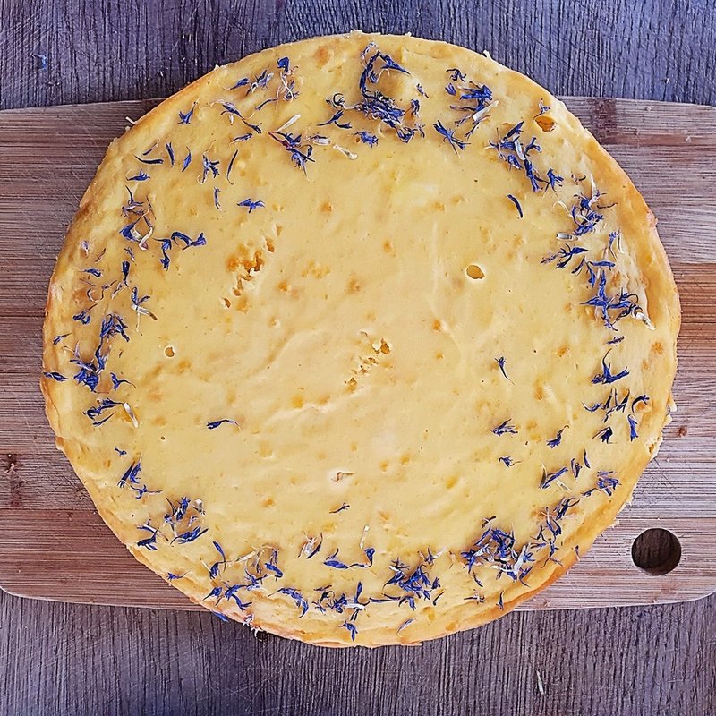 Sernik z mascarpone i dynią, z chabrami Sernik z mascarpone i dynią, z chabrami