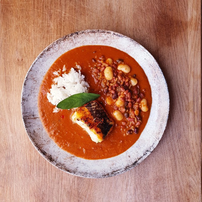 Ryba z 3 fasolami, w pomidorowym sosie curry Ryba z 3 fasolami, w pomidorowym sosie curry
