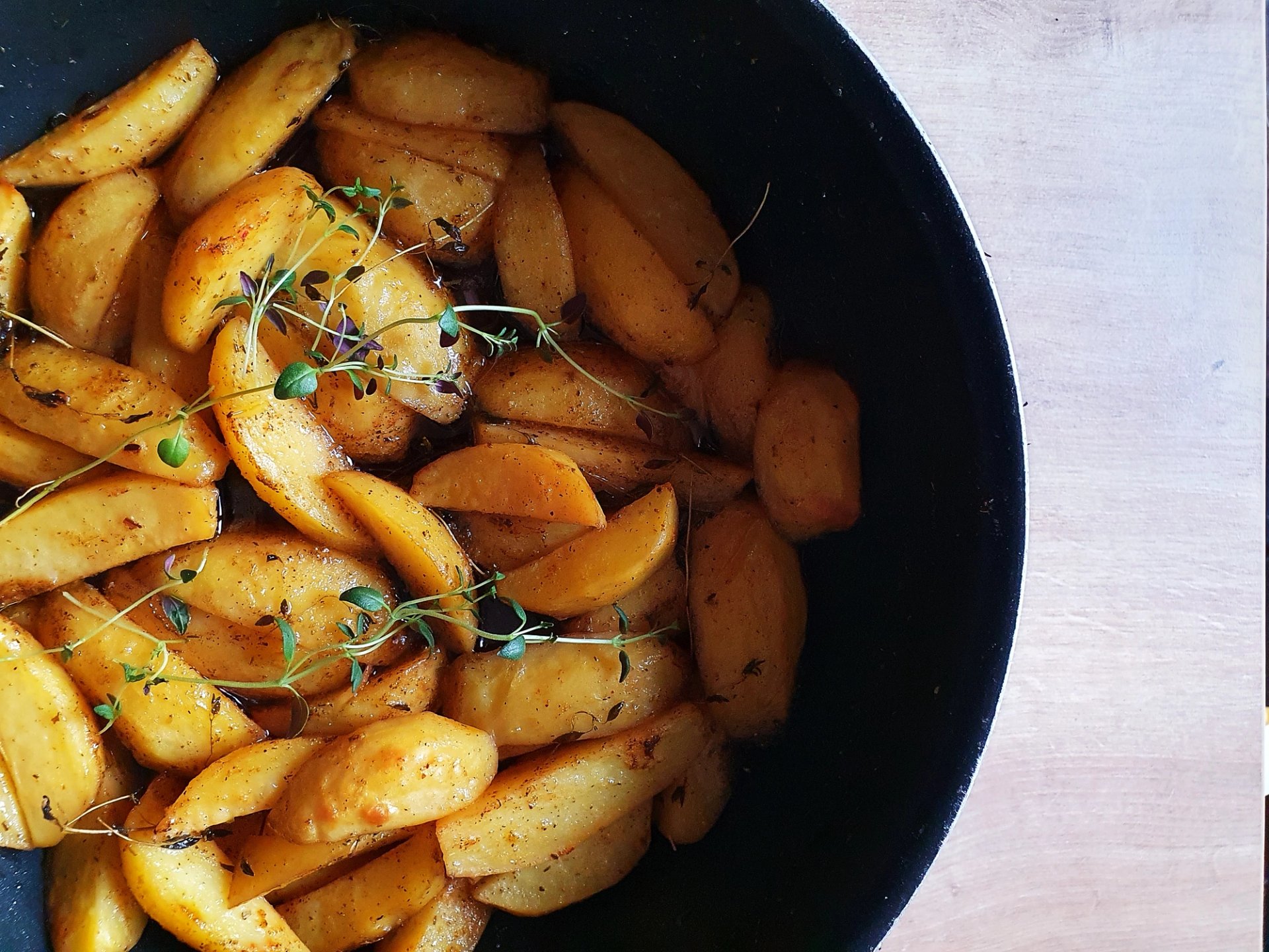 Pieczone ziemniaki - z tymiankiem i masą przypraw