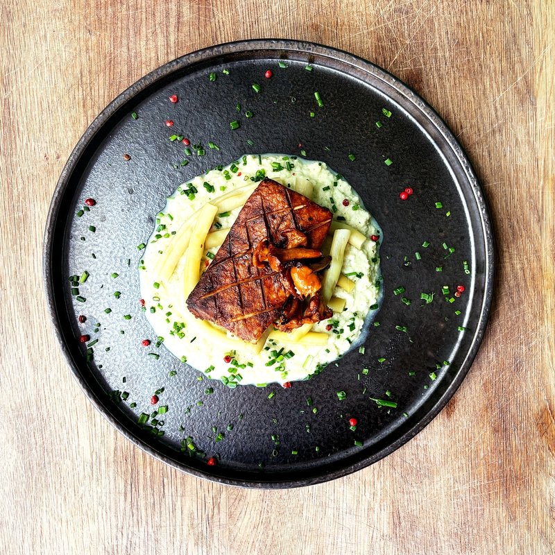 Grillowane tofu na puree z kalafiora, z kurką Grillowane tofu na puree z kalafiora, z kurką
