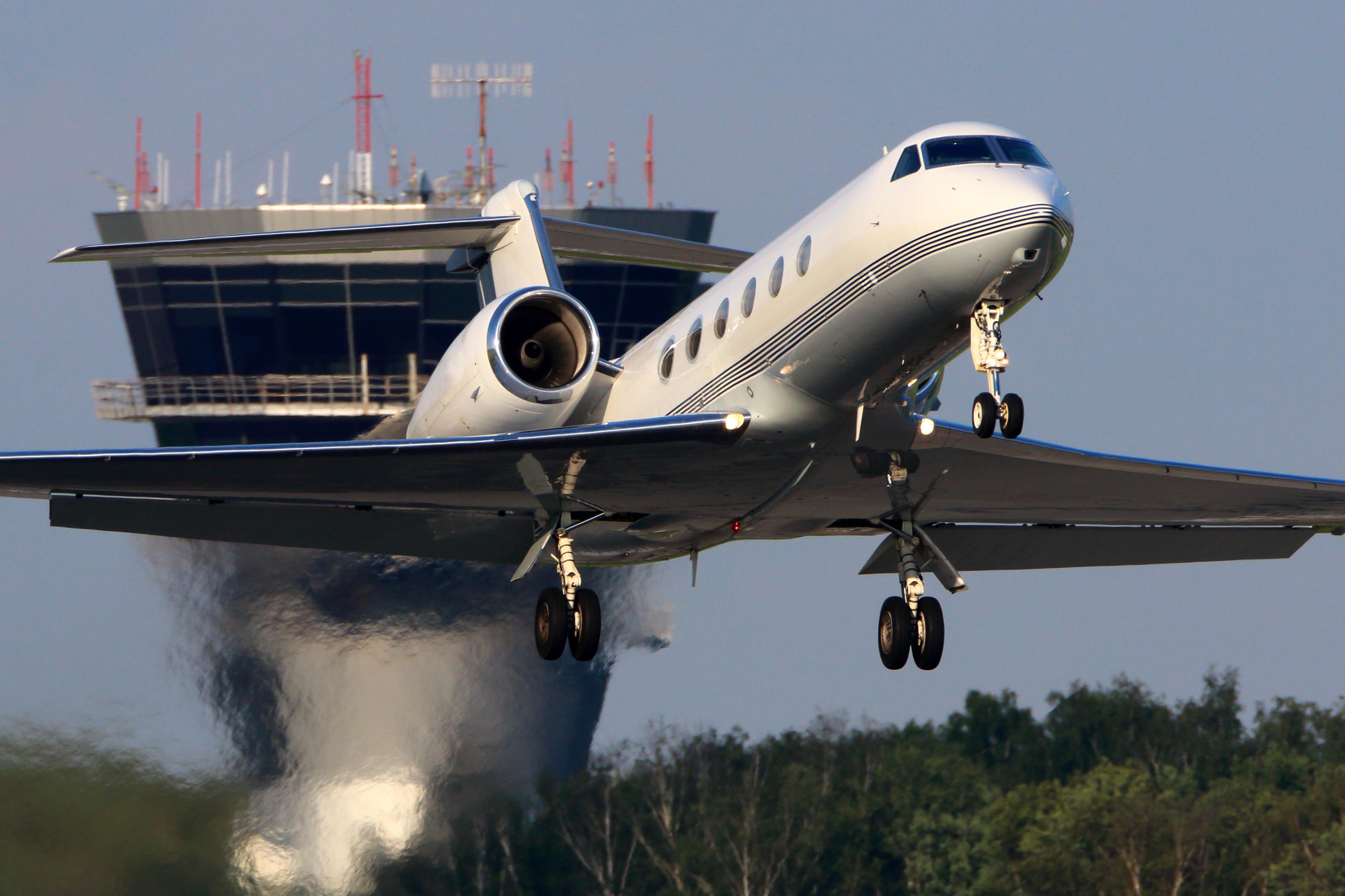 2025: The Year Pilot Hiring Takes Off Again—Stay Ahead with Bizjetjobs.com