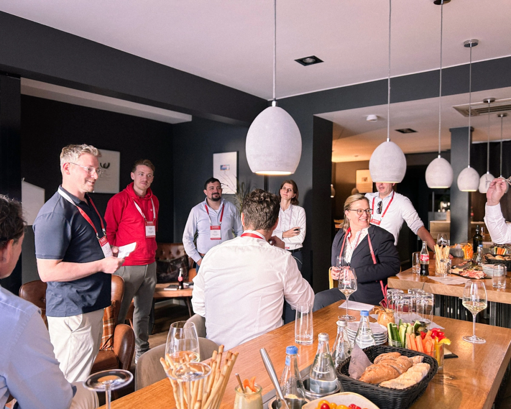 Confidential peer meetups for Managing Directors, Partners & CEOs of consulting firms with 50+ people. Monthly in-person sessions in London, Munich, Frankfurt, Cologne, Düsseldorf