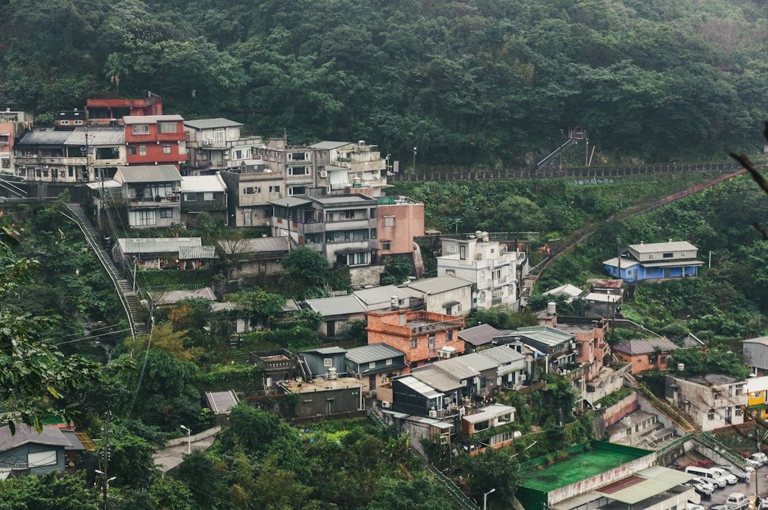 A bird's eye view of a small town in the mountains