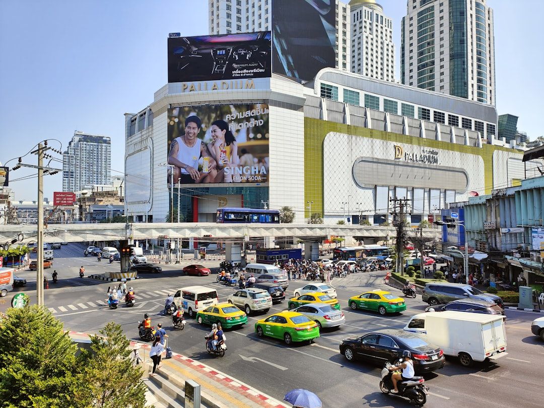 a busy city street filled with lots of traffic