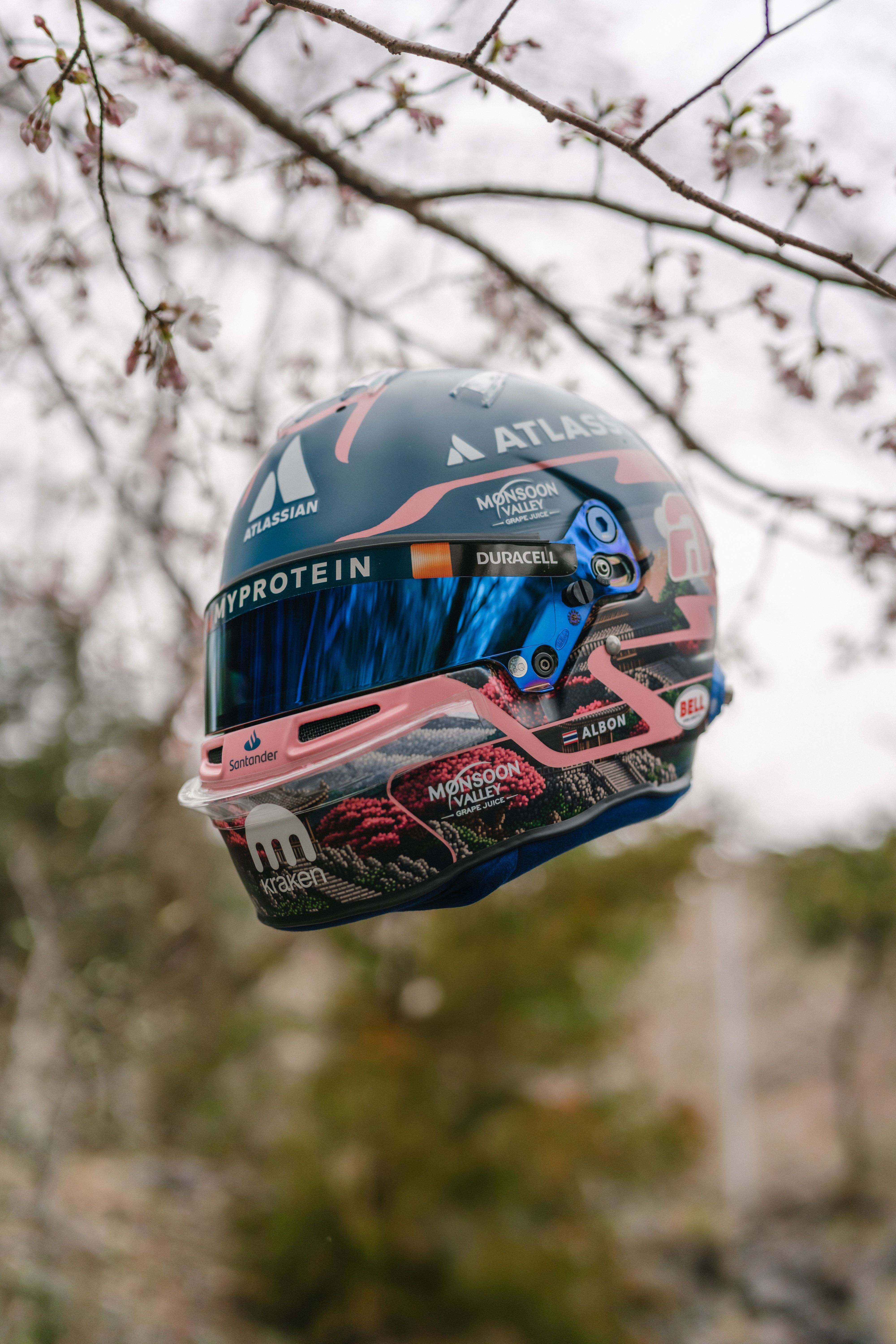 Alex set to wear special edition helmet in Japan | Alex Albon
