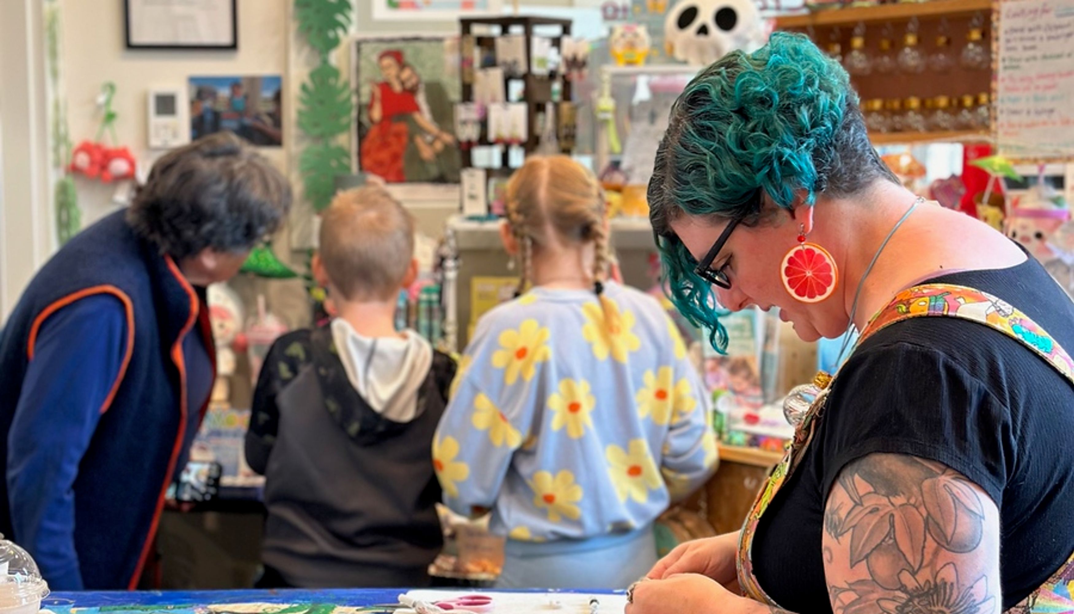 kids making craftsundefined