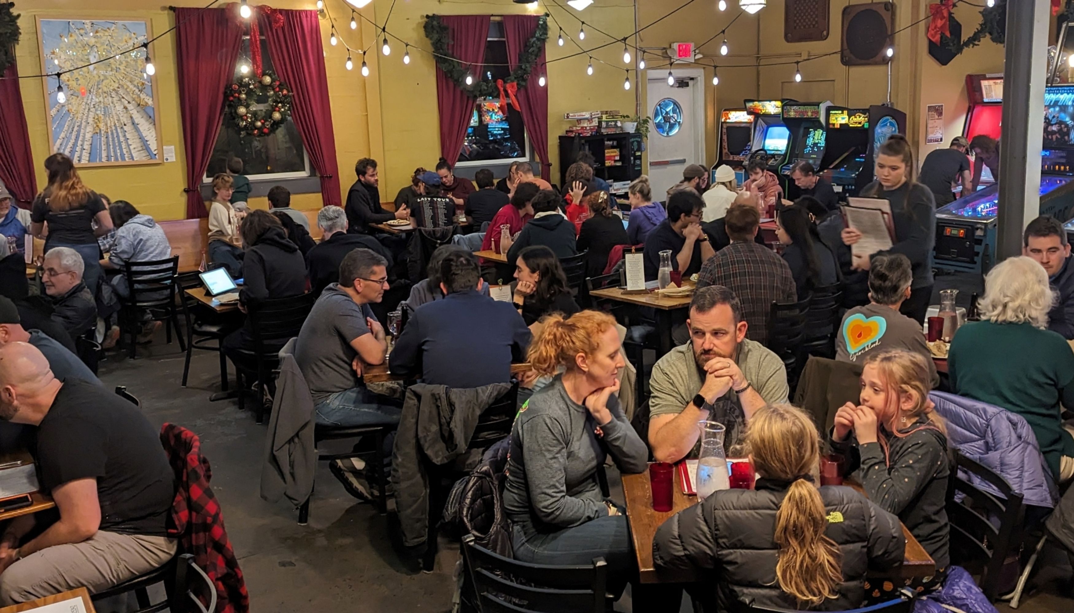 Families dining in Firefly's dinning roomundefined