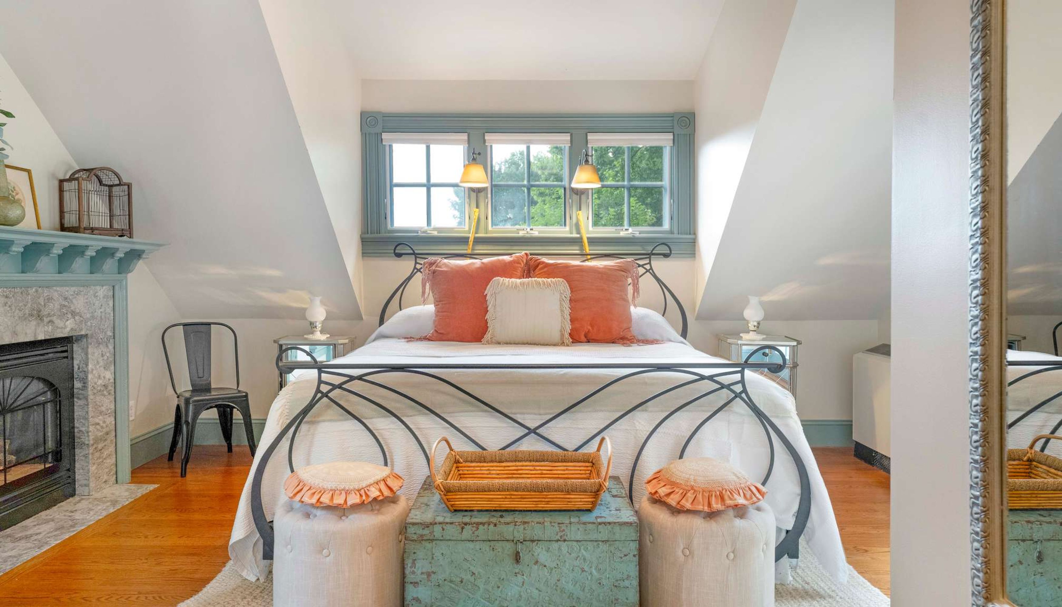 Luxurious bedroom with fireplace