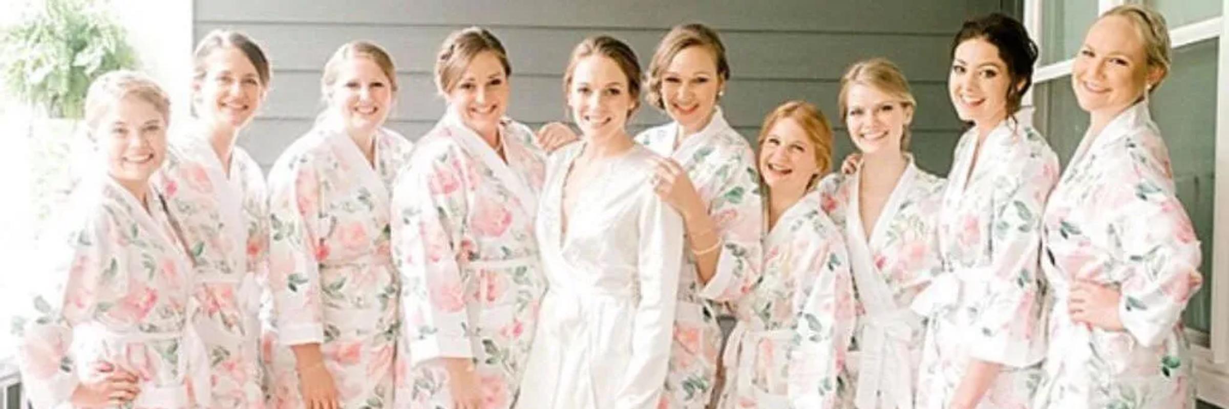 Bridal party pictured at Charlottesville wedding venue