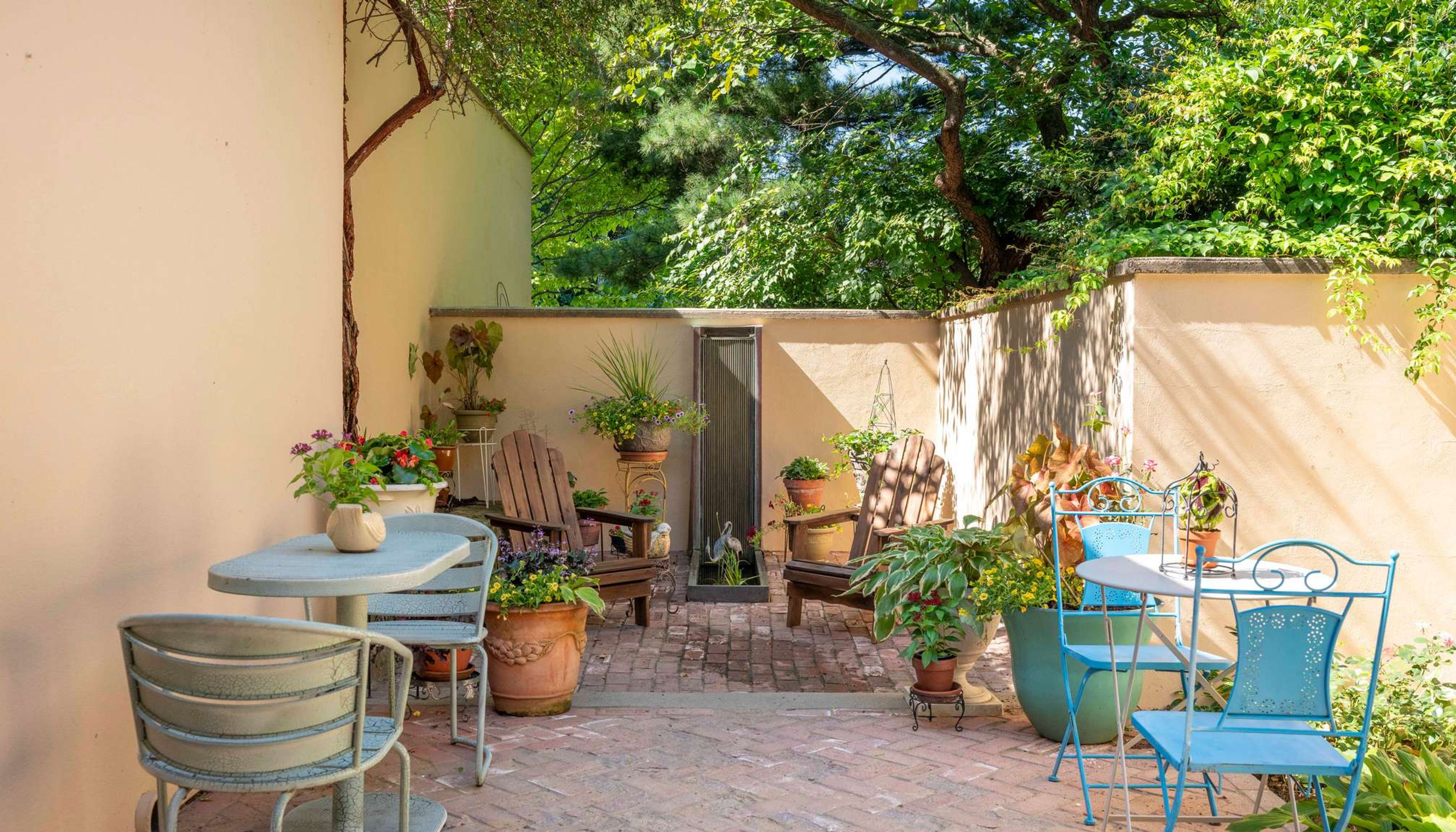 Tuscan looking patio with seating and plants