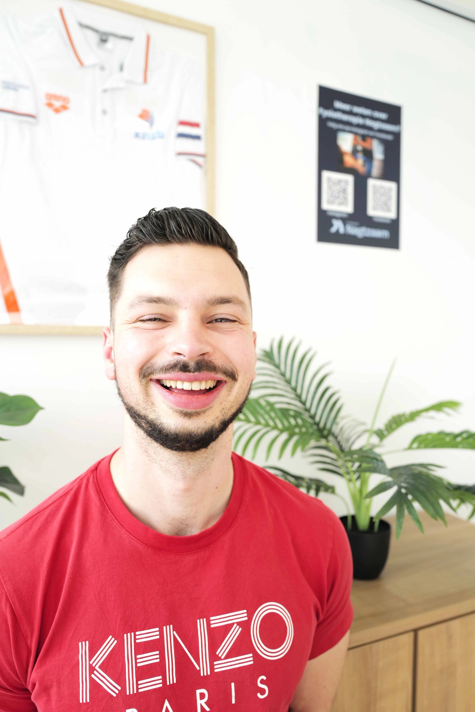 Ronaldo Nagtzaam in de fysiotherapiepraktijk