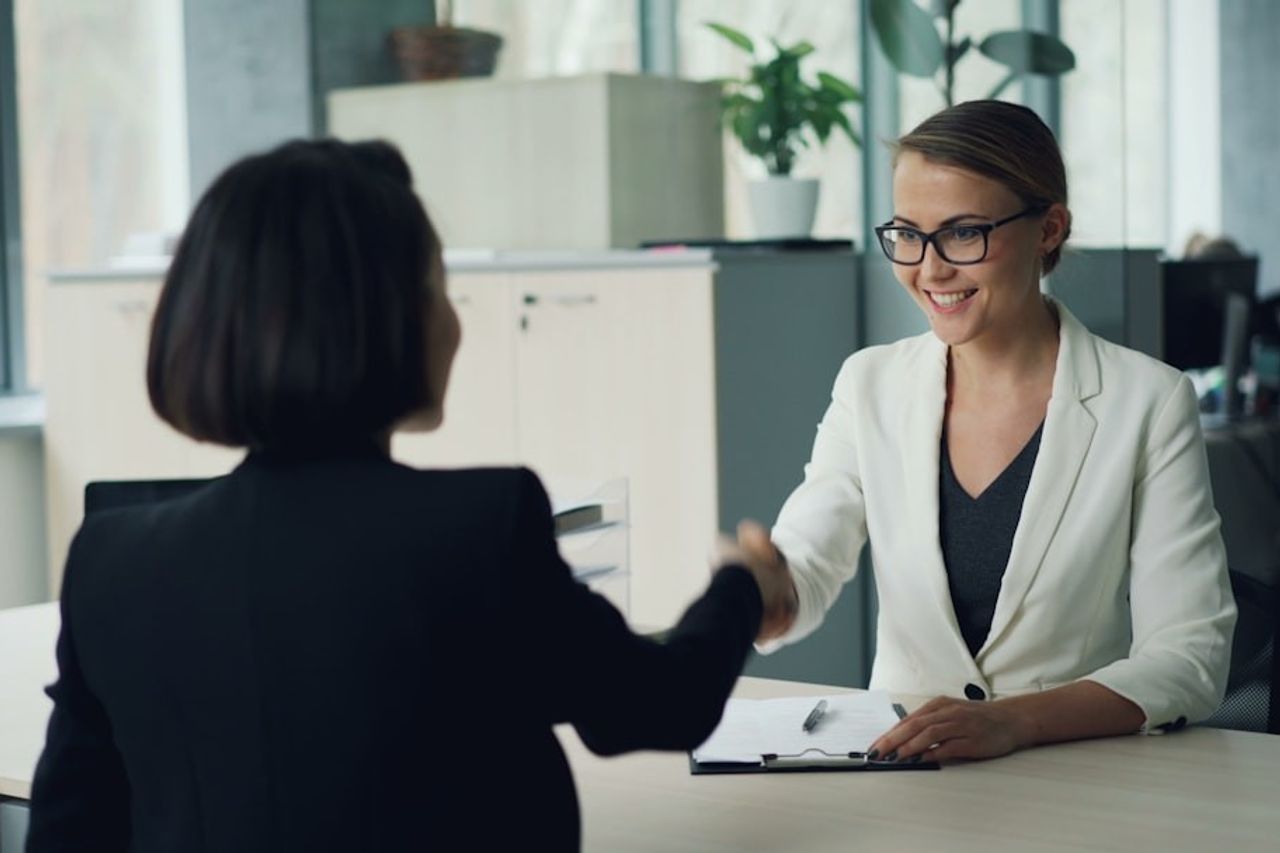 Comment la VAE pour les salariés en entreprise peut-elle être mise en place avec succès ?