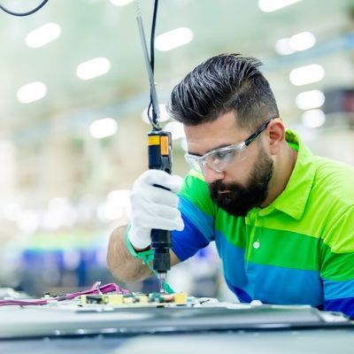 Un auto-entrepreneur ou indépendant peut-il faire une VAE ? La réponse complète