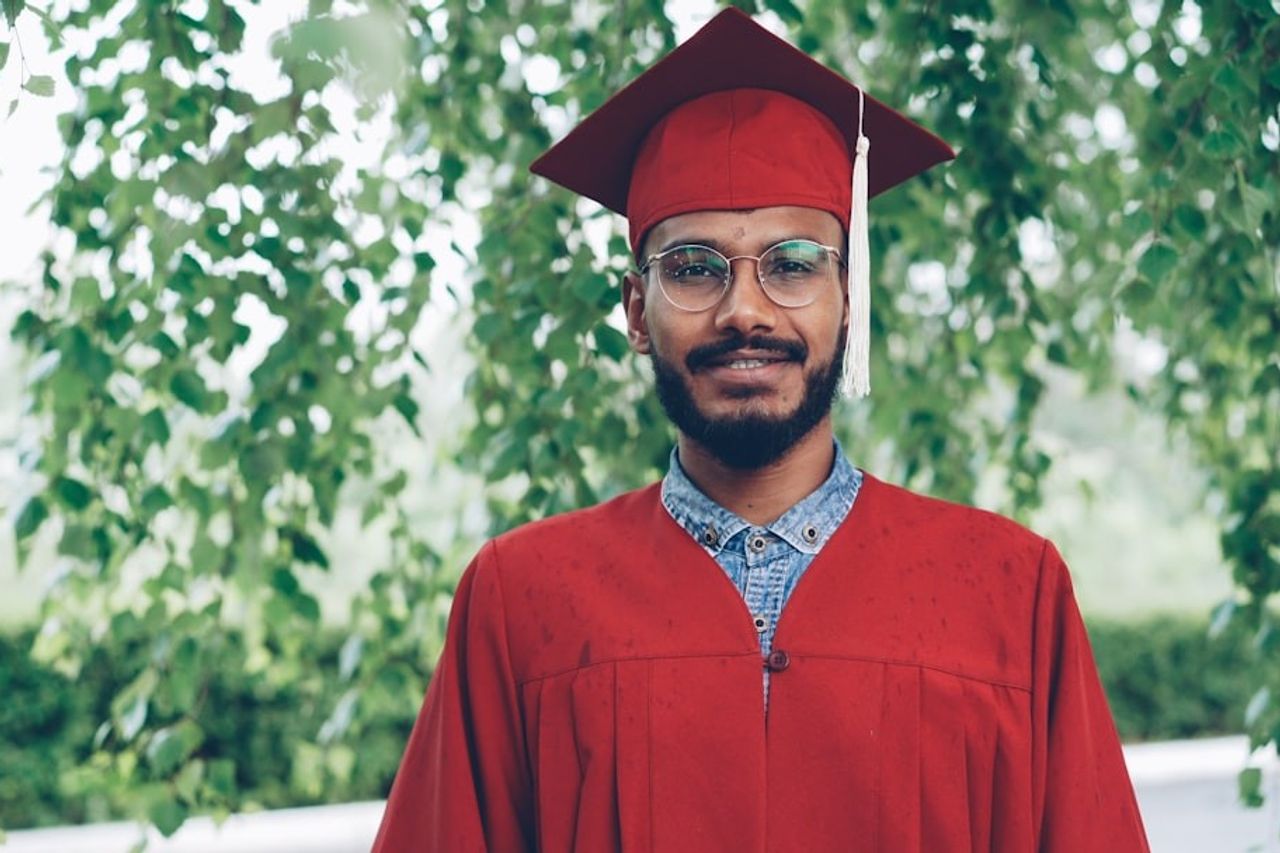 Comment faire une VAE pour les métiers du social et médico-social, incluant aide-soignante et éducateur ?
