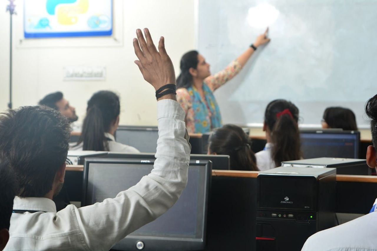 CATIA V5 et VAE : Transformez votre expertise électrique en un diplôme reconnu sans retourner sur les bancs de l'école