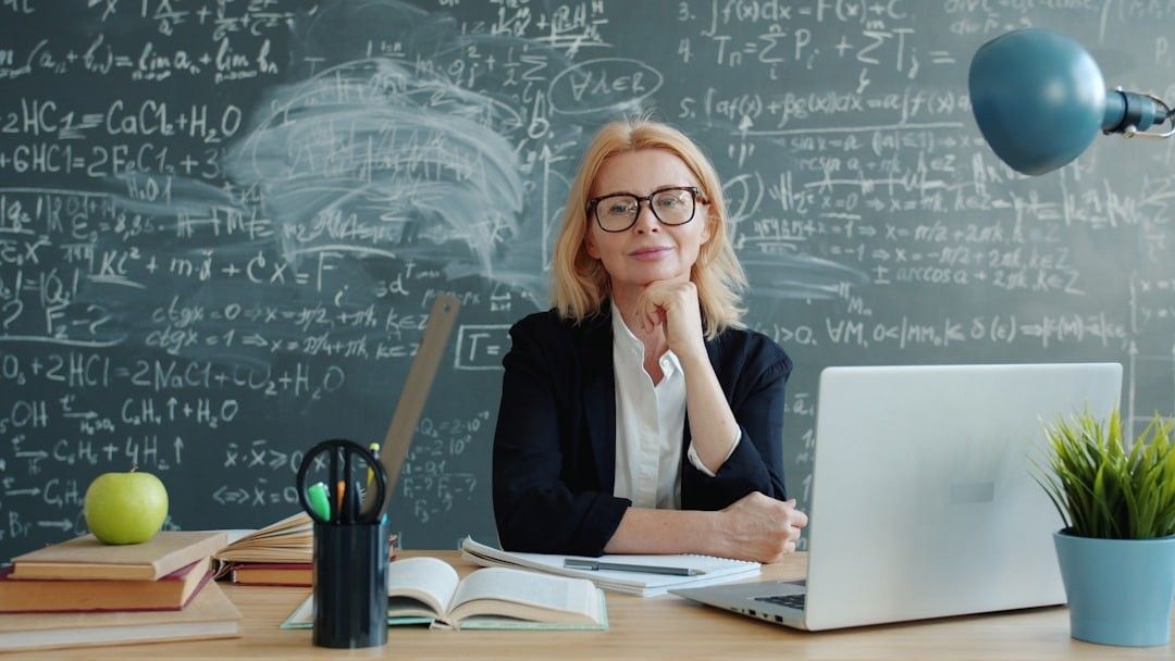 Au-delà des diplômes : Faites de votre expérience en cybersécurité votre plus grand atout avec la VAE !