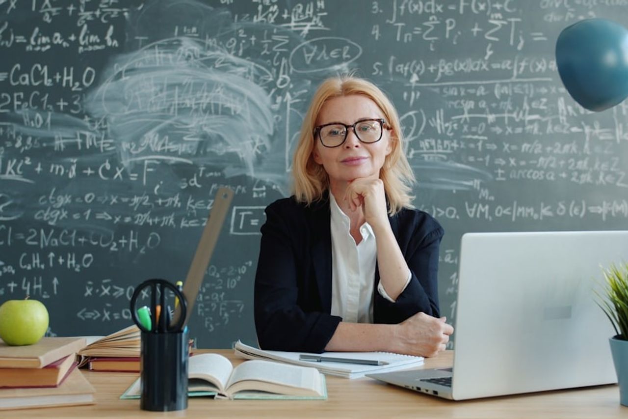 Au-delà des diplômes : Faites de votre expérience en cybersécurité votre plus grand atout avec la VAE !