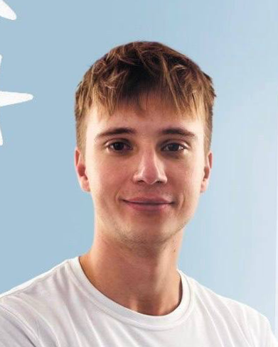 Мастер спорта по прыжкам в воду, призёр юношеских Азиатских игр. Более 12 лет посвятил спорту, а сейчас помогает детям развивать уверенность в воде, дисциплину и любовь к занятиям.