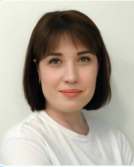 Тренер с высшим профильным образованием по плаванию и опытом работы более 5 лет. Специализируется на грудничковом плавании, формировании двигательных навыков, детском массаже и гидрореабилитации детей с ОВЗ.