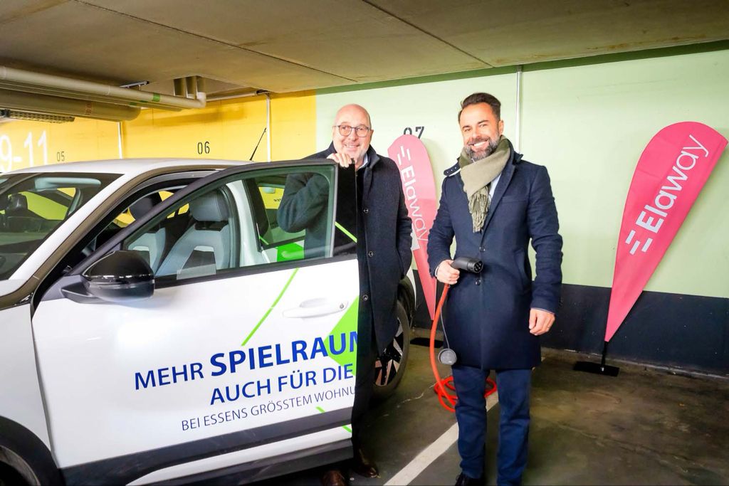 Foto von Dirk Miklikowski, Geschäftsführer der Allbau GmbH und Patrick Vesely, Geschäftsführer Elaway Deutschland