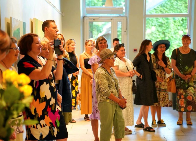 Näituse "Juurtes on vägi" foto