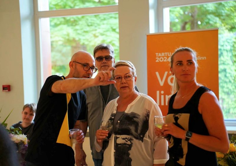 Näituse "Juurtes on vägi" foto