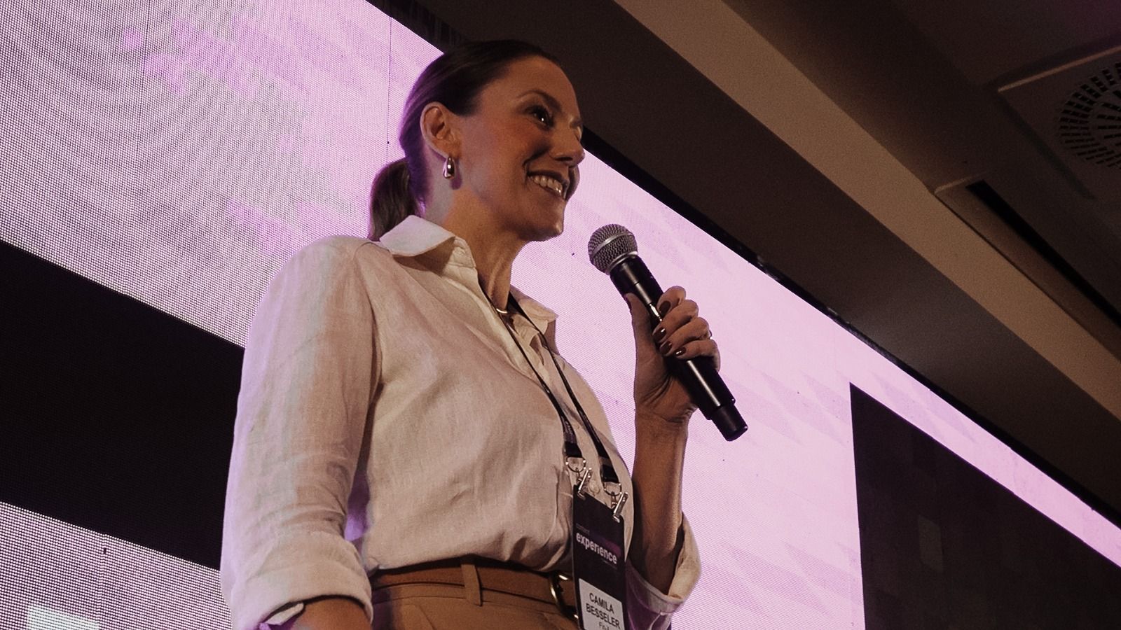 O novo jogo das lideranças em produtos: IA em operações complexas por Camila Besseler