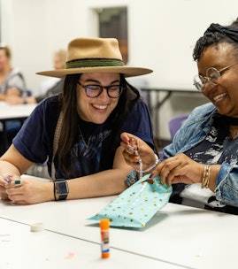 FAMILY PROGRAM: FRIENDSHIP BRACELETS