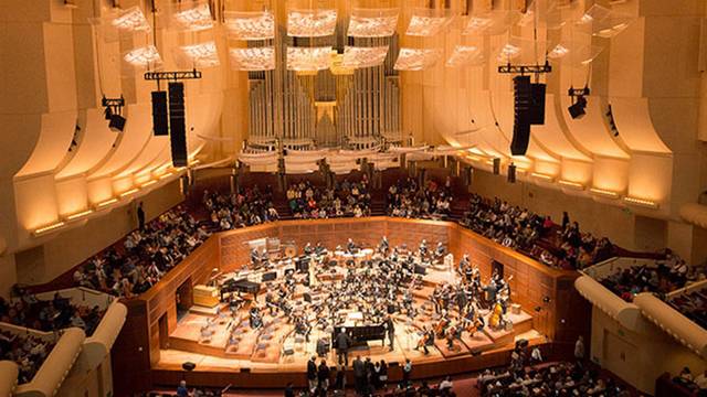 Hisaishi Conducts Hisaishi