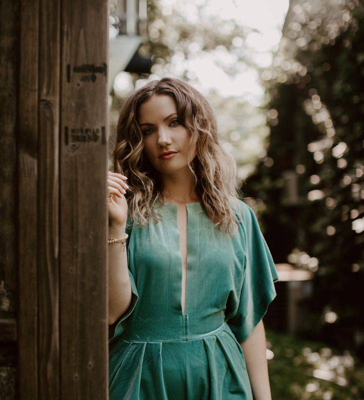 ELISE HAYES & FRIENDS