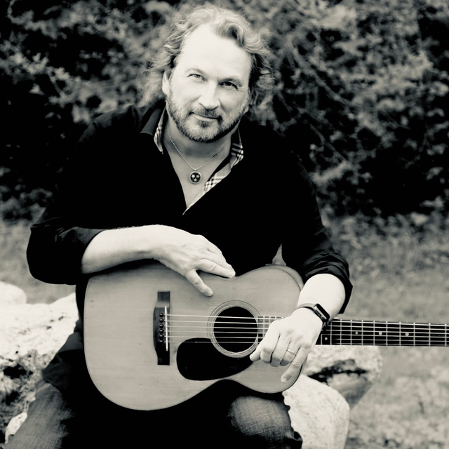 IN THE ROUND WITH GARY BURR & FRIENDS