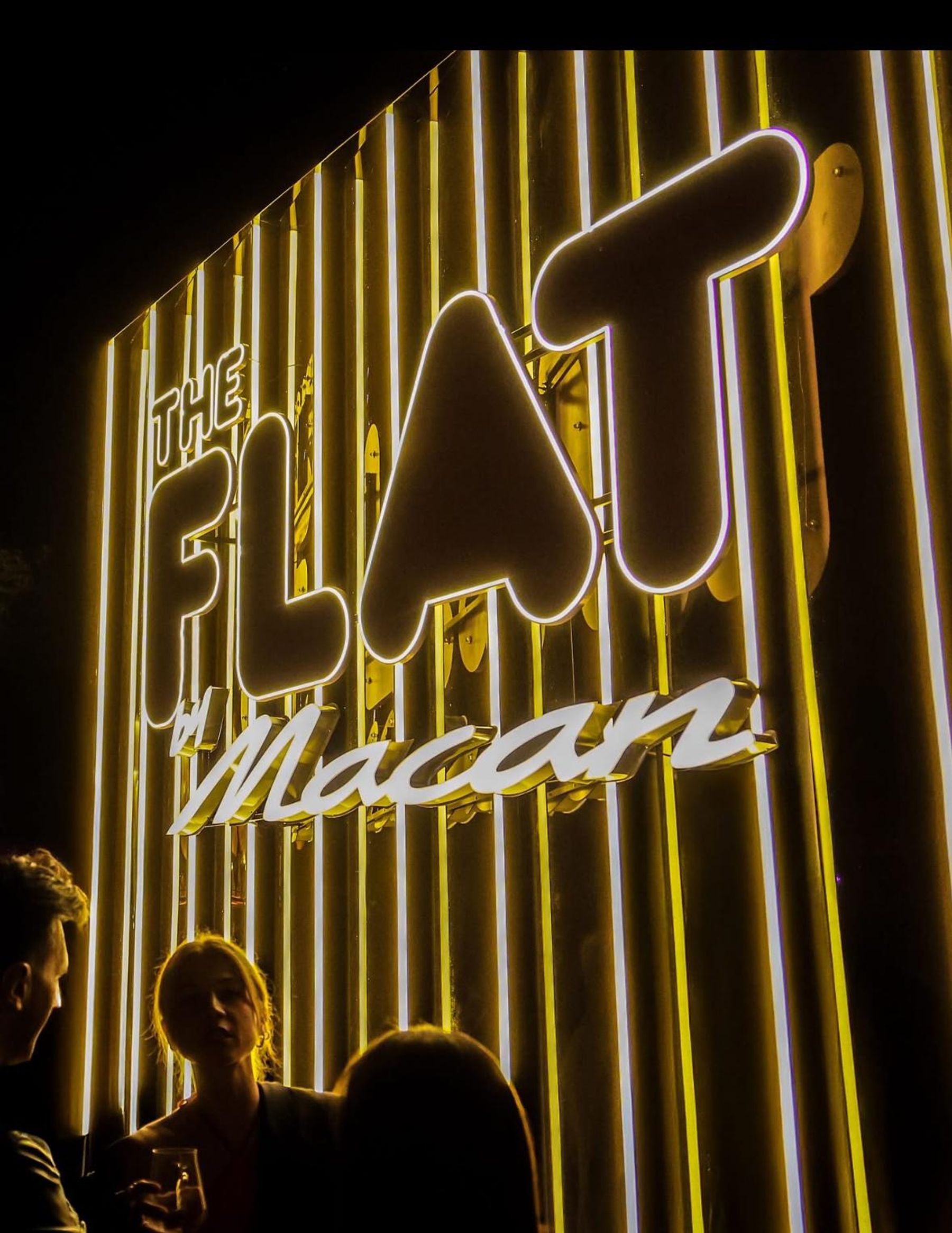 FLAT BY MACAN _ Luce diretta — Insegne Luminose realizzata da Kromos Neon a Roma