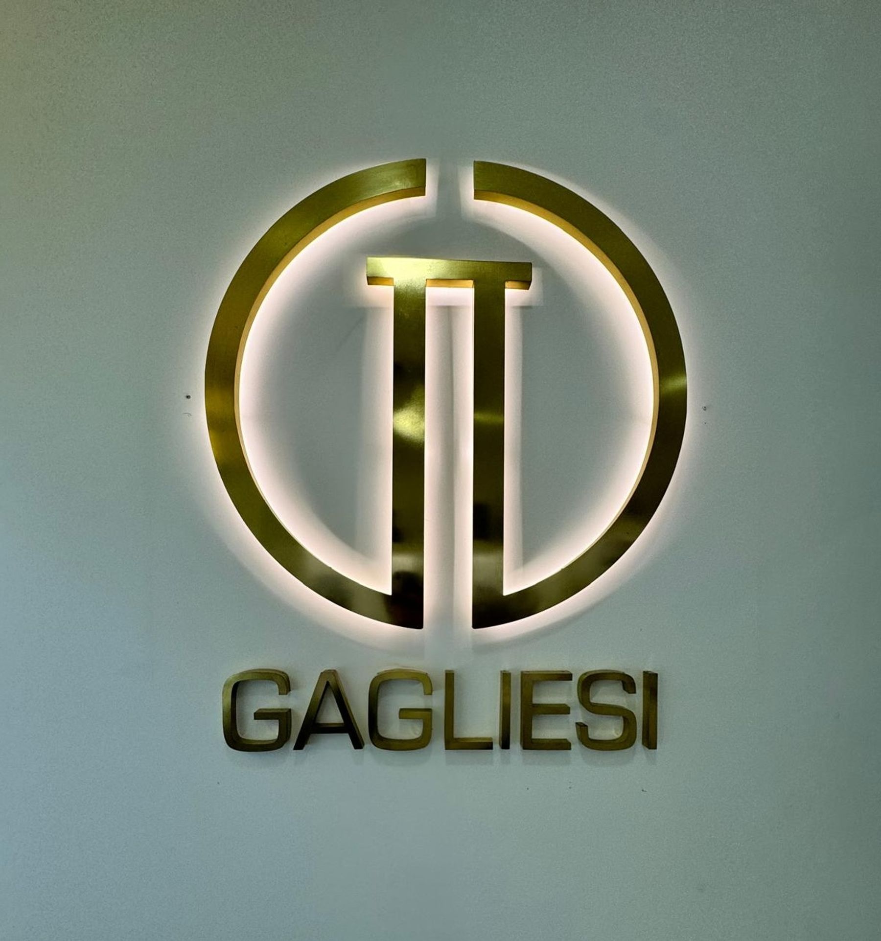 GAGLIESI - Luce Riflessa — Insegne Luminose realizzata da Kromos Neon a Roma