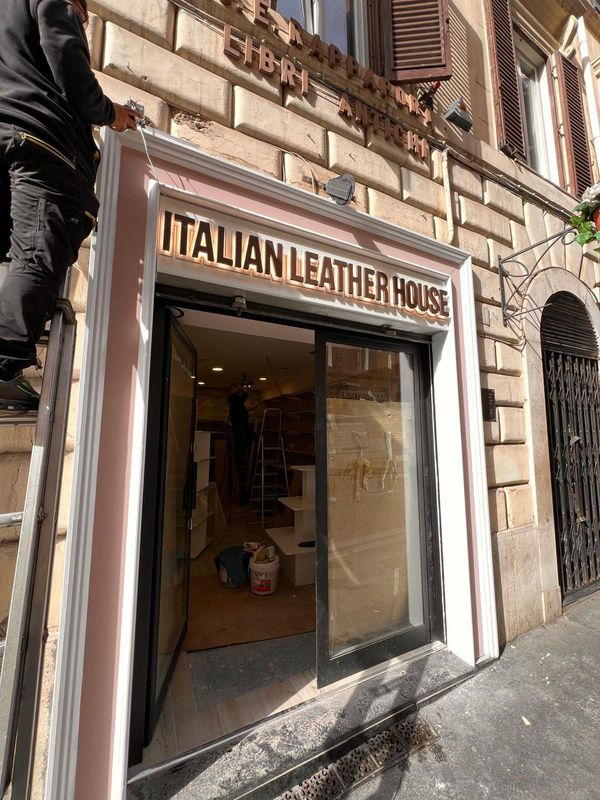 ITALIAN LEATHER HOUSE - Lettere luce rilessa
