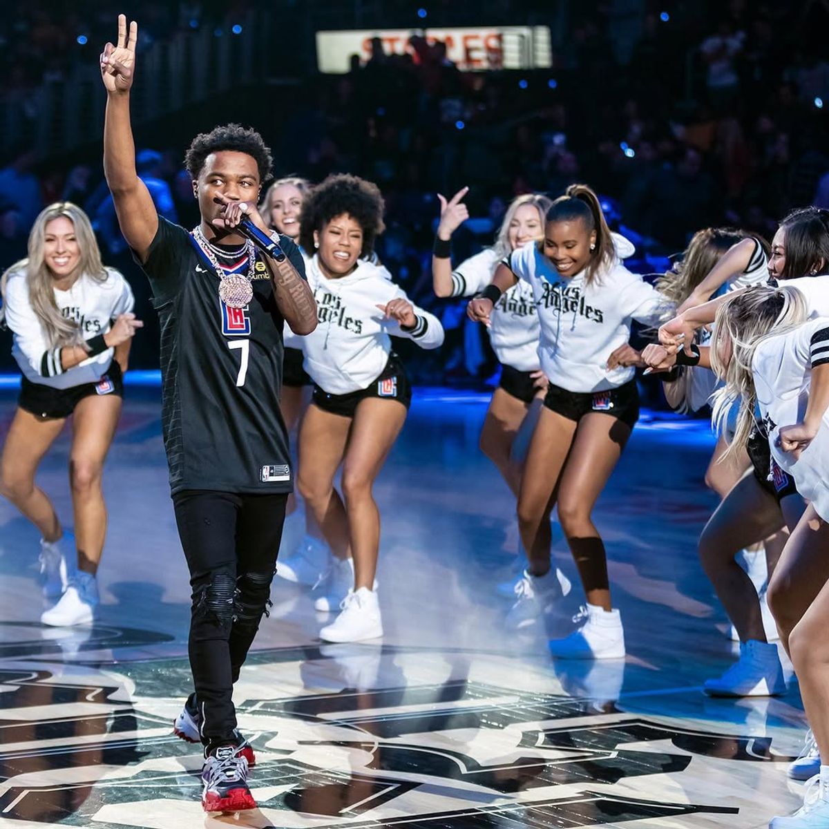Roddy Ricch Rocks LA Clippers Halftime with “Racks In The Middle”