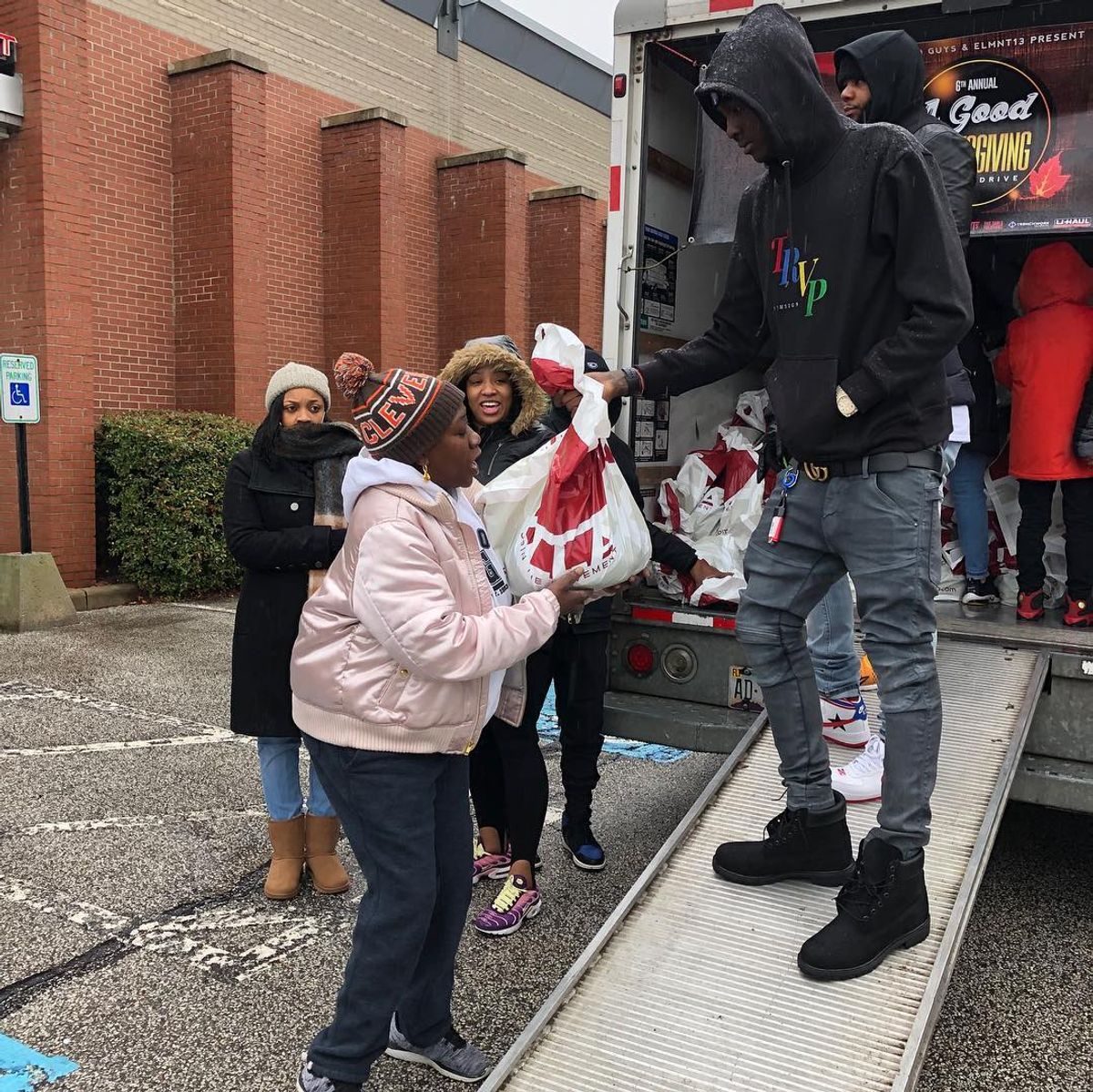 YFL Kelvin Teams Up with DJs to Deliver Turkeys in Cleveland's 6th Annual Turkey Drive