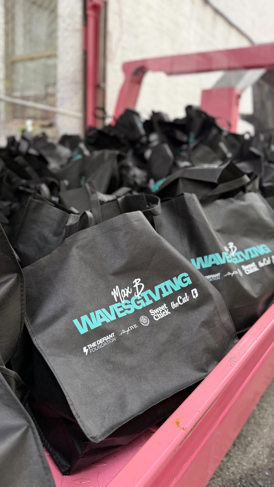 First Annual Wavesgiving at Lincoln Houses Supports 500+ Families in Harlem