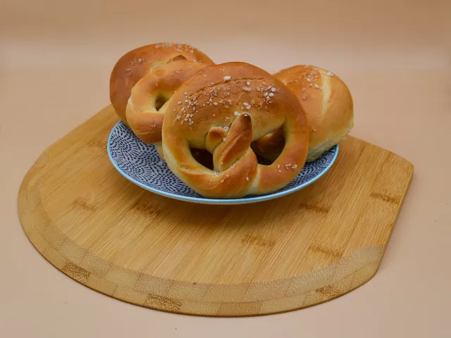 How to make pretzel bread