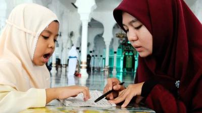 Kemuliaan Guru Ngaji: Tetap Ikhlas Walau Tak Digaji