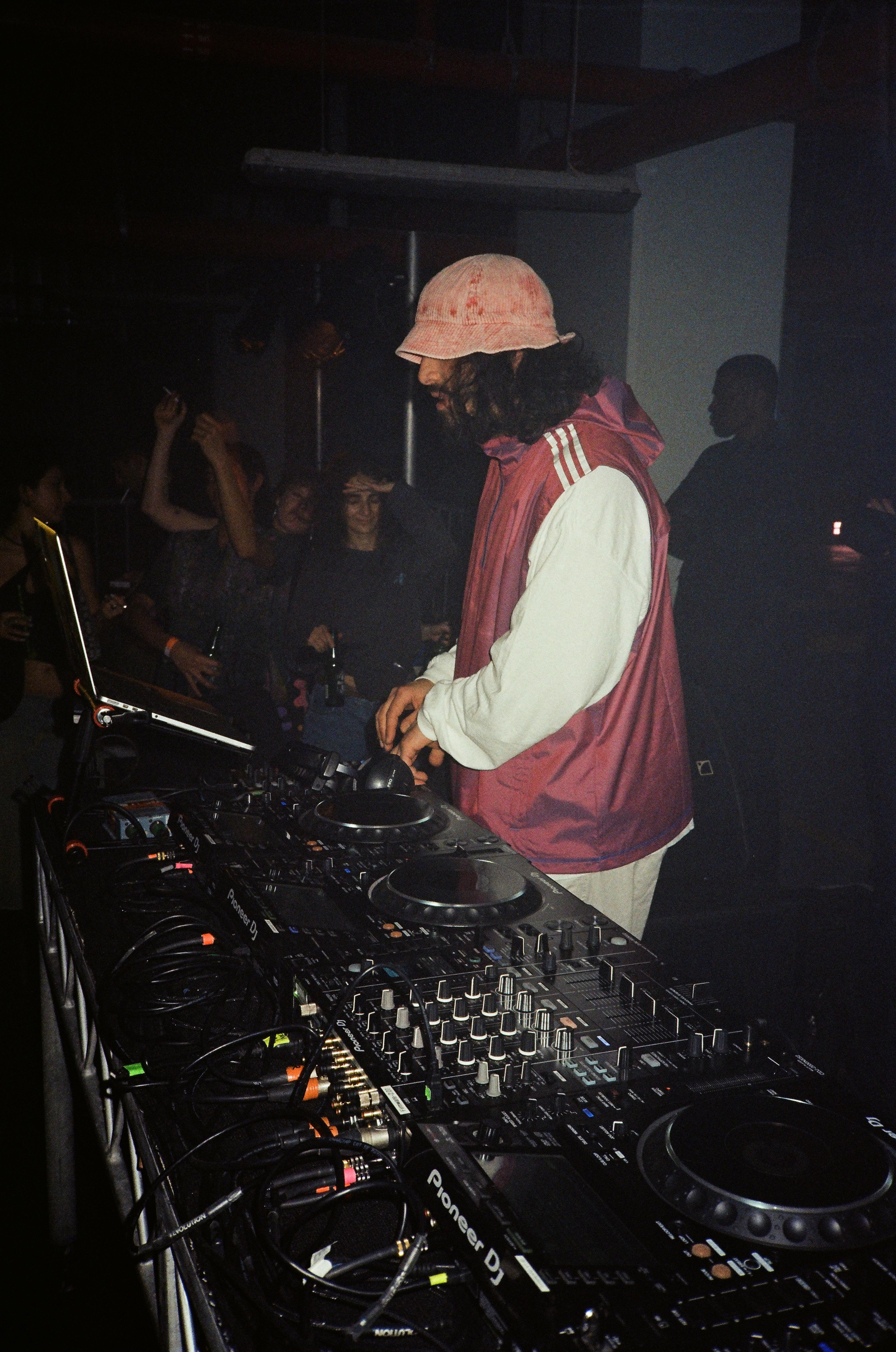 Julmud playing at Radio Alhara gig in Dubai