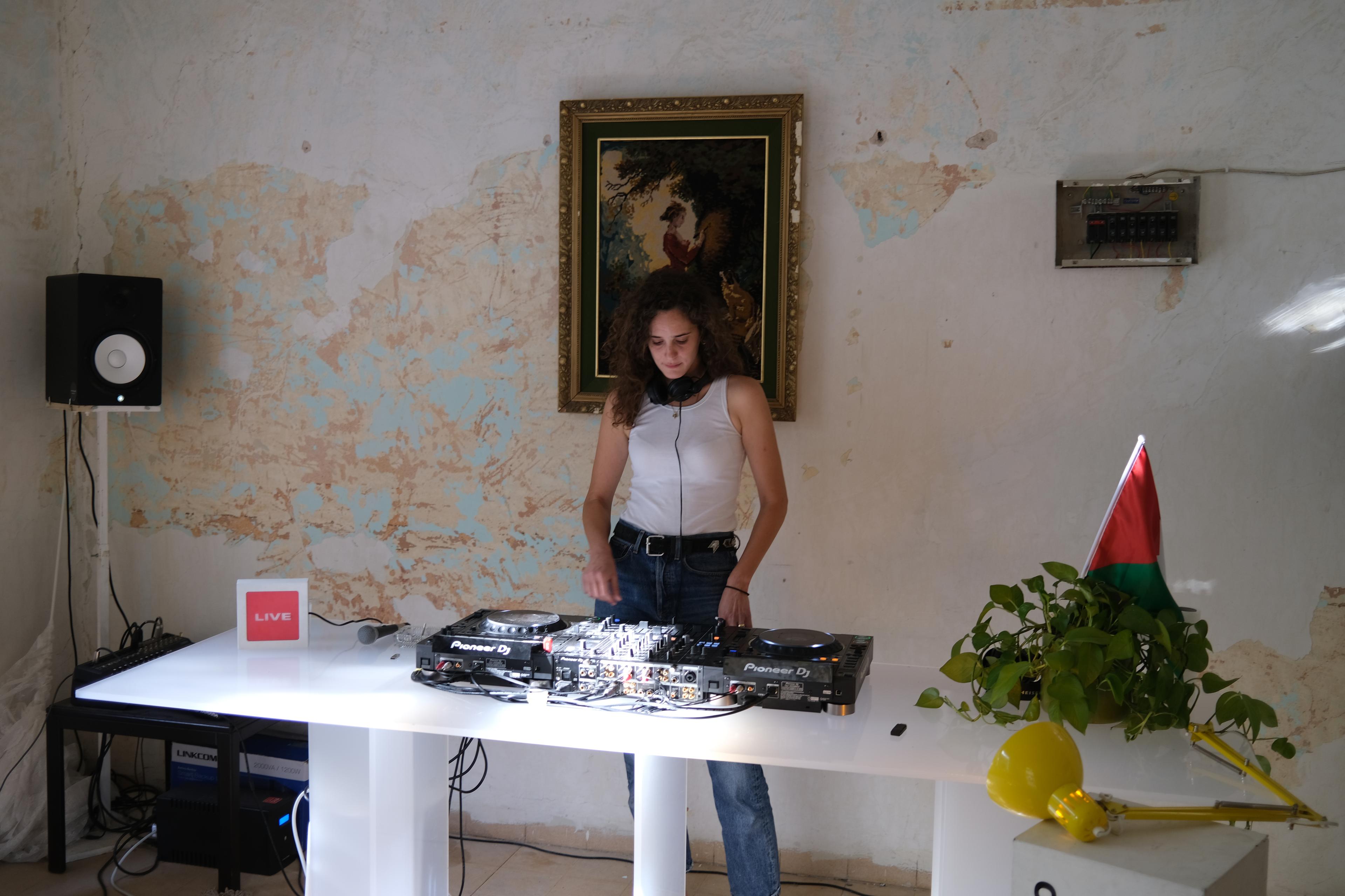 Ayla Hibri performing at MMAG