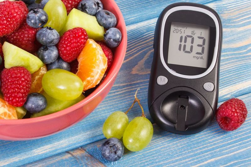 7 Fruits for Diabetics and the Best Ways to Eat Them