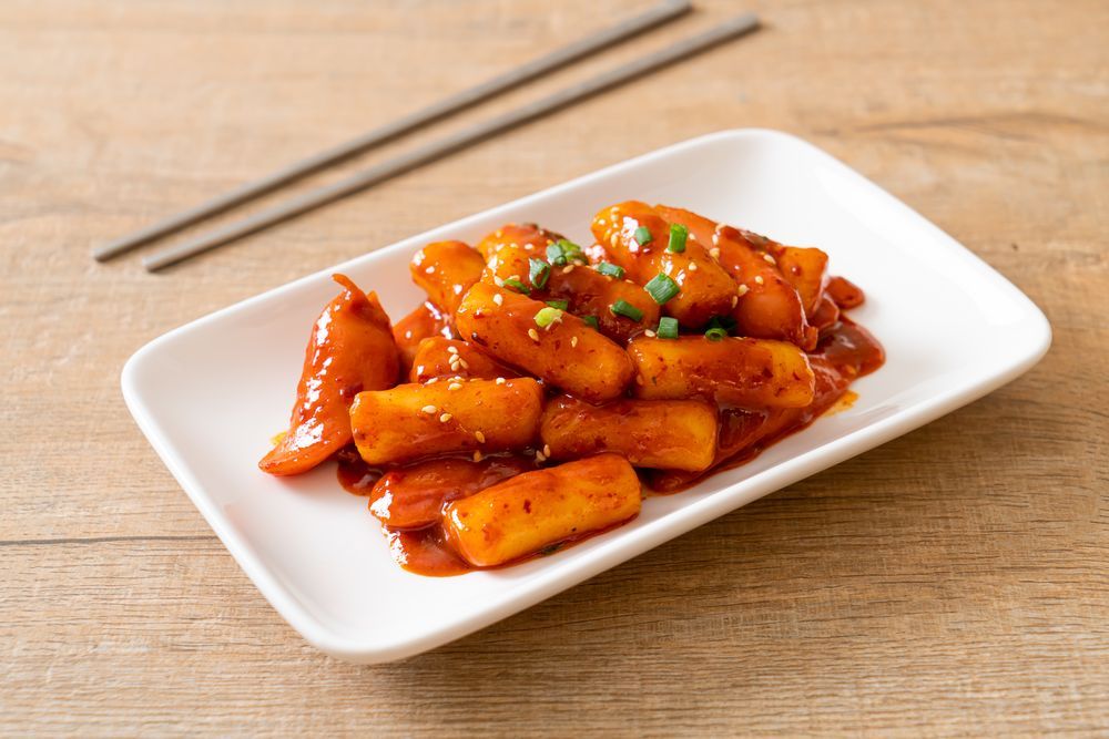 Amazon.com: Korean Street Tteokbokki Rice Cake - Spicy and Savory Korean  Snacks for Gourmet Food Lovers - Premium Quality Ingredients - Easy to Cook  and Satisfyingly Delicious (Spicy and Savory) : Grocery
