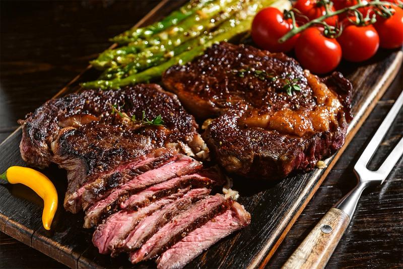 Angus vs Wagyu Beef: Which Makes the Best Steak?