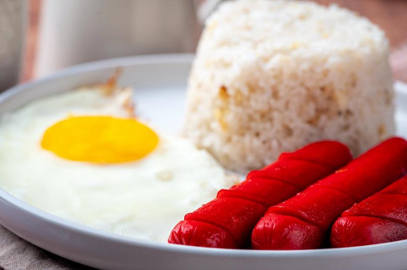 How to Prove Critics Wrong With a 5-Star Hotsilog